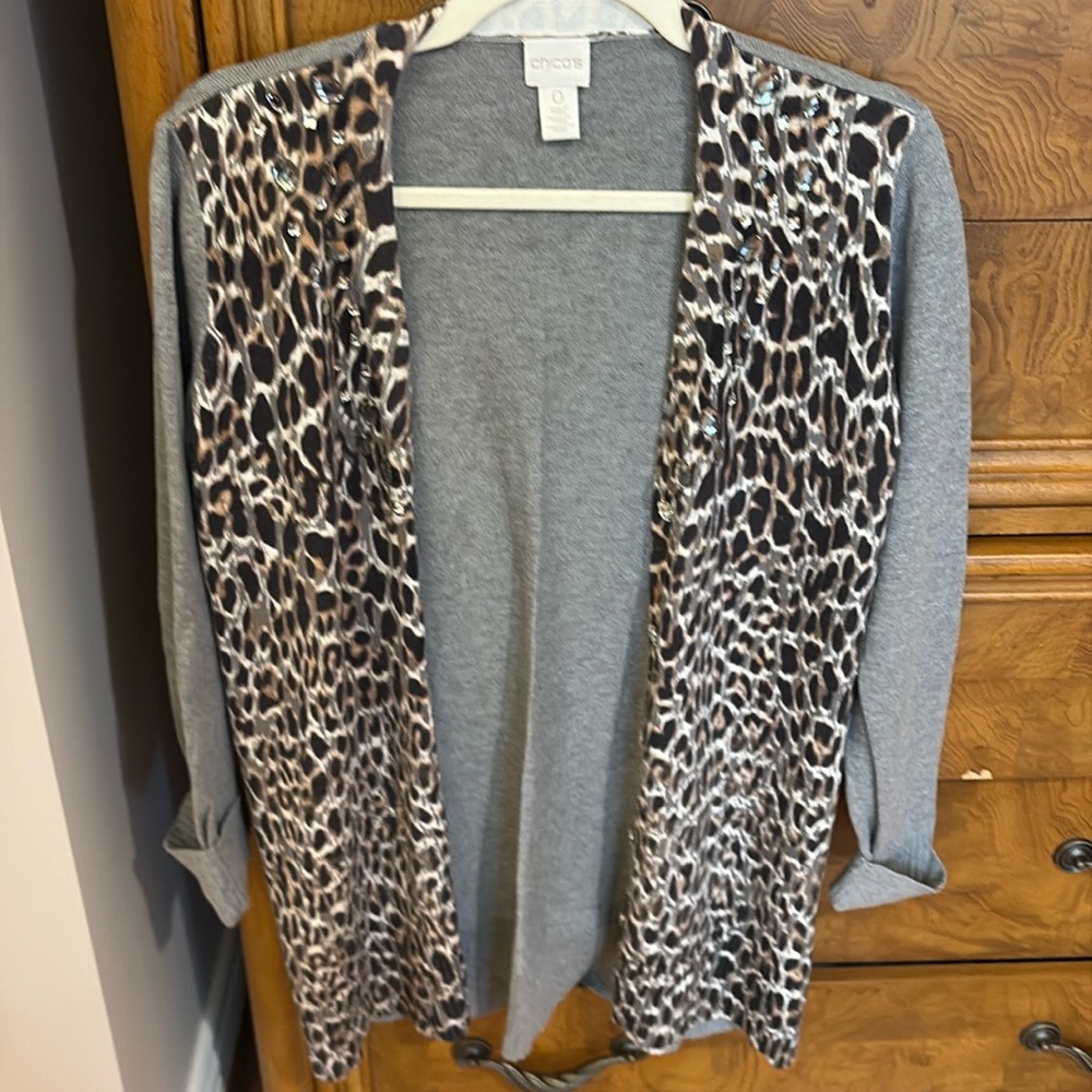 Women’s Chico cardigan with embellished leopard print in perfect condition
